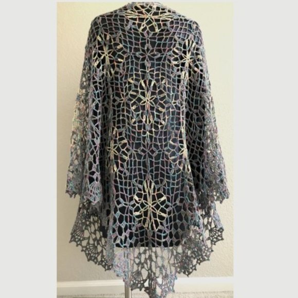 NEW Handmade English Ivy Lace Shawl, Triangular (95"L & 45"D) - Picture 3 of 14